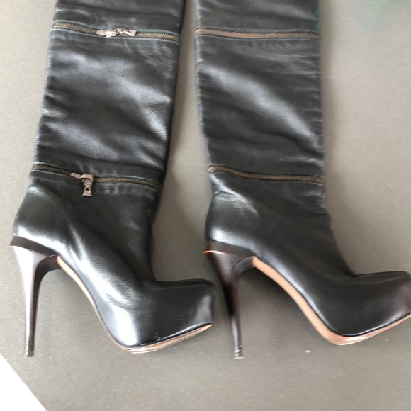 ⭐️ Delisting soon ⭐️Max Azria leather boots - Picture 2 of 7